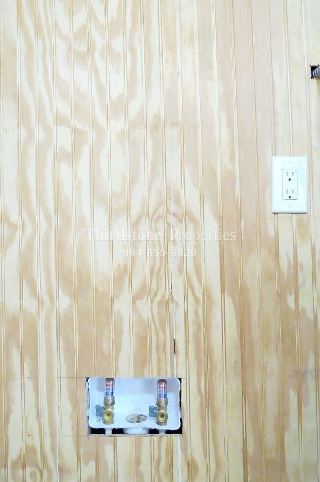 Building Photo - 9021 Castle Blvd