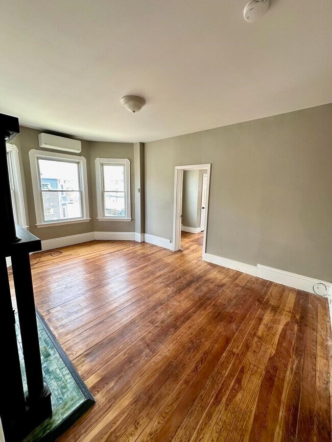 Building Photo - 653 Brock Ave