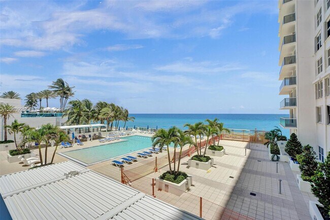 Building Photo - 2751 S Ocean Dr