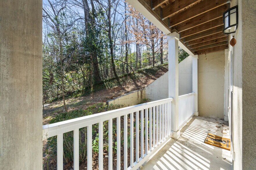 Building Photo - 4007 Westchester Rdg NE