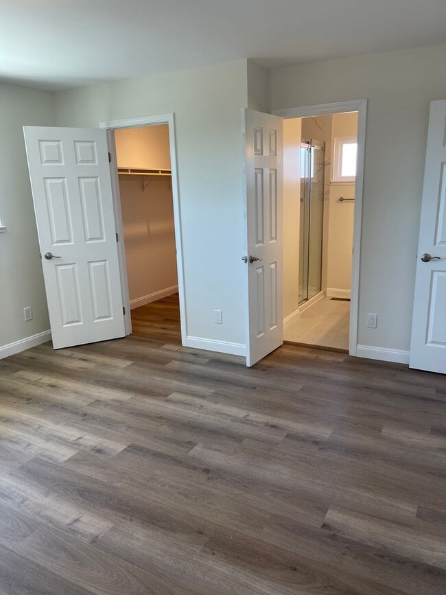 Building Photo - Newly Renovated 4 Bedroom Home with Views