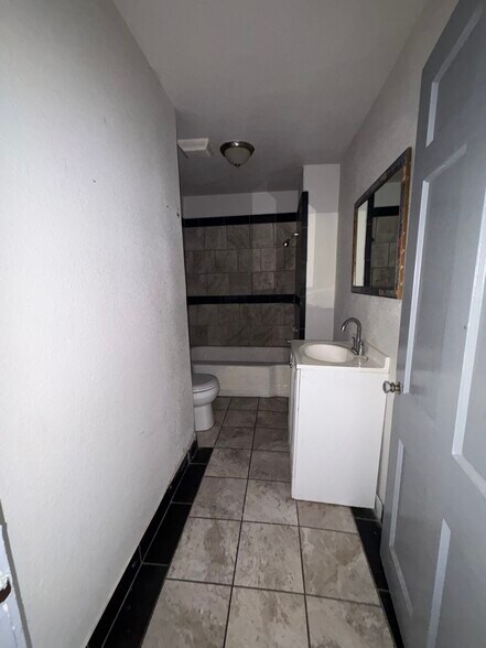 Building Photo - 210 Claremont Ave