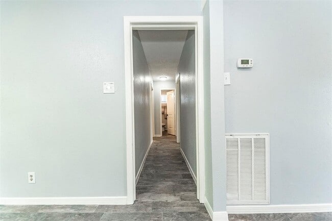 Building Photo - 405 Bellmar Ln