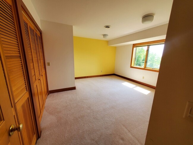 Building Photo - 30 Dorset Ln