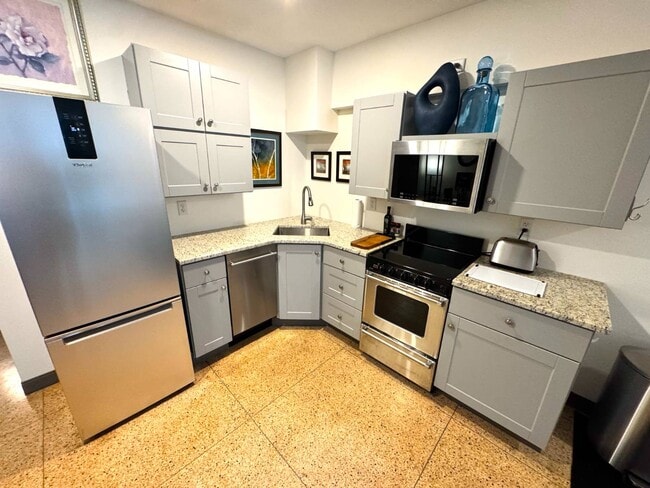 Building Photo - 480 S Salina St