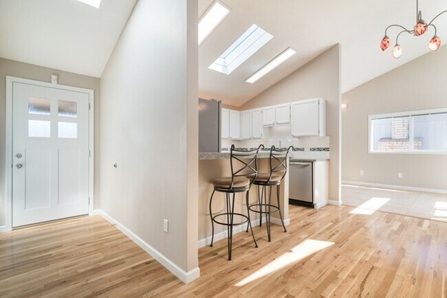 Building Photo - Charming Home in SW Portland