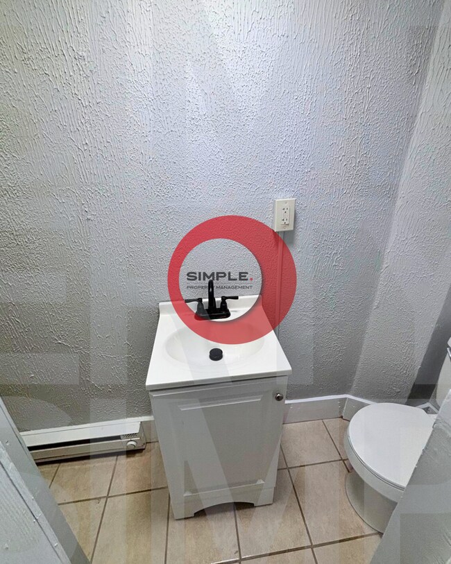 Building Photo - Two-bedroom one bath house