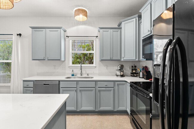 Building Photo - 486 Fanny Ann Way