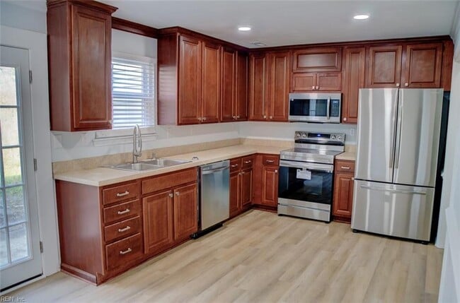 Building Photo - 5686 Rivermill Cir