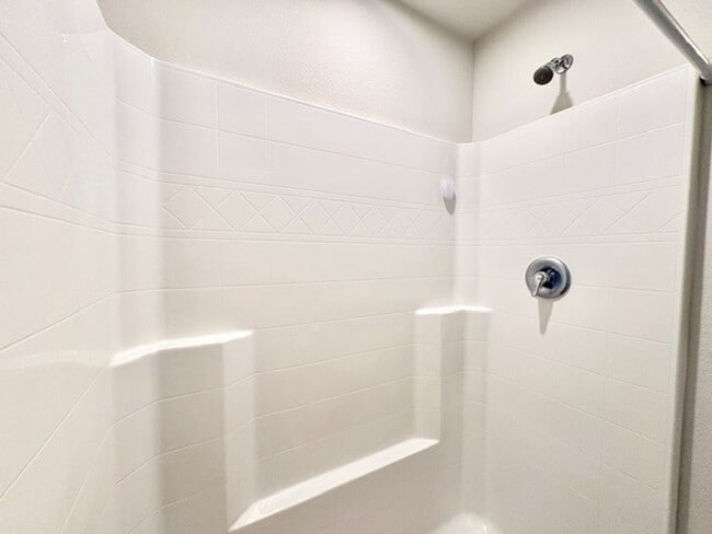 Building Photo - 462 Whispering Creek Ave