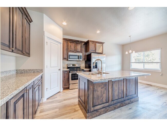 Building Photo - 1155 S 225 E