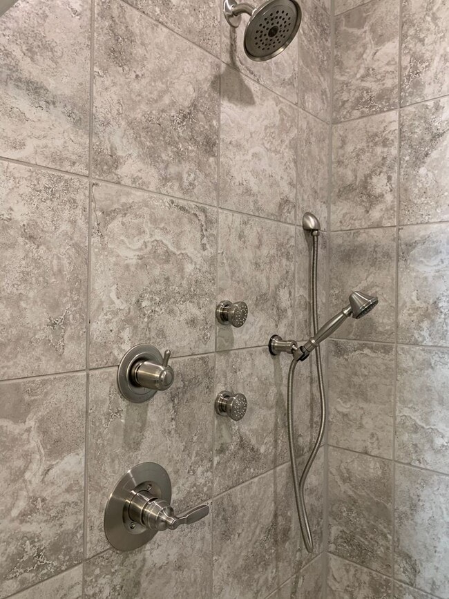 Building Photo - HOME IN PARC @ THE AU CLUB