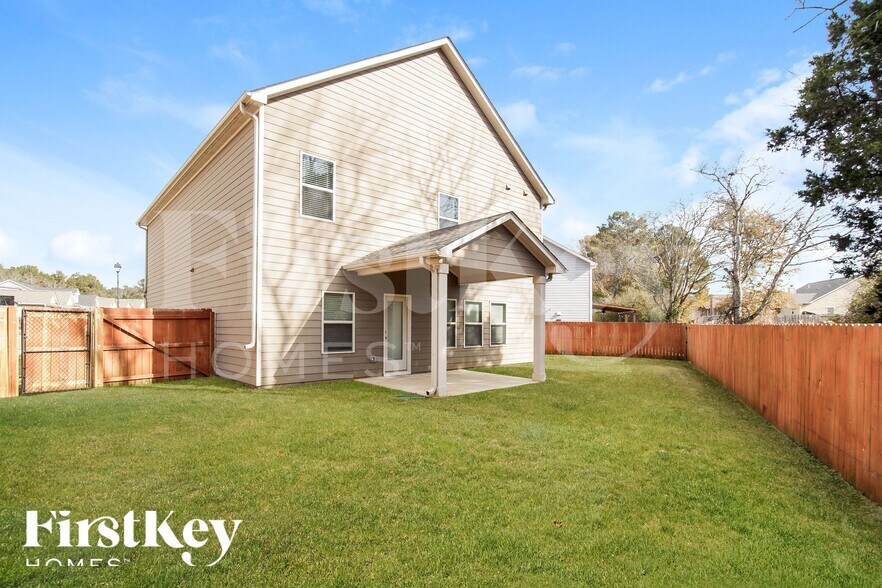 Building Photo - 3 Miles Dr