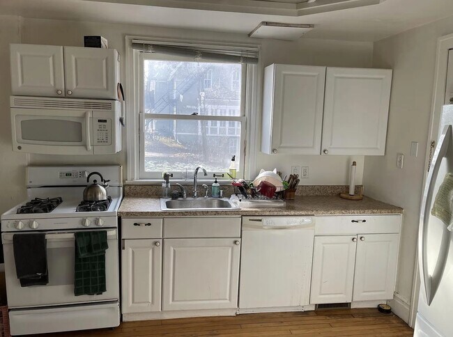 Building Photo - 1008 W Huron St