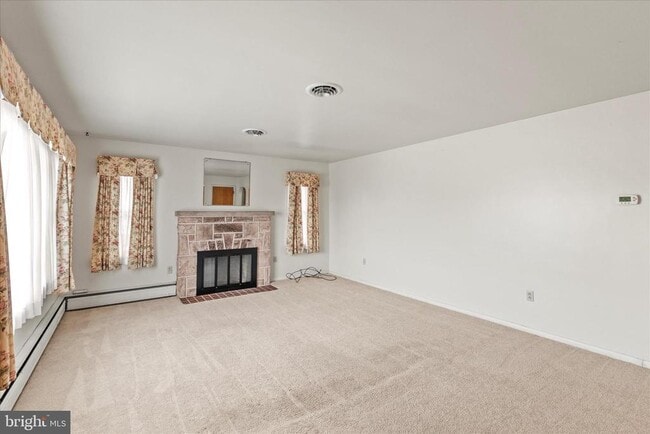 Building Photo - 1055 S Main St