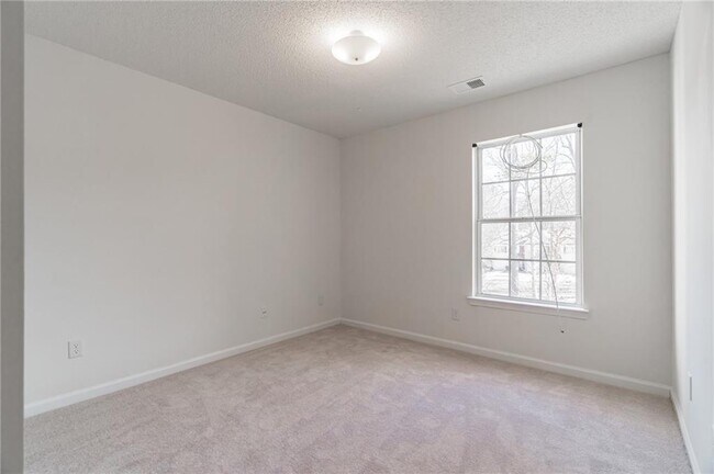 Building Photo - 520 Dragonfly Ct