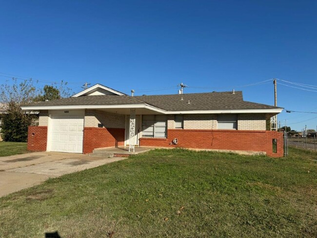 Primary Photo - 3 bed, 1 1/2 bath, 1 car garage home in Mo...