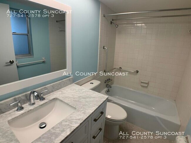 Building Photo - Beautiful 55+ Condo in Gateway Square!
