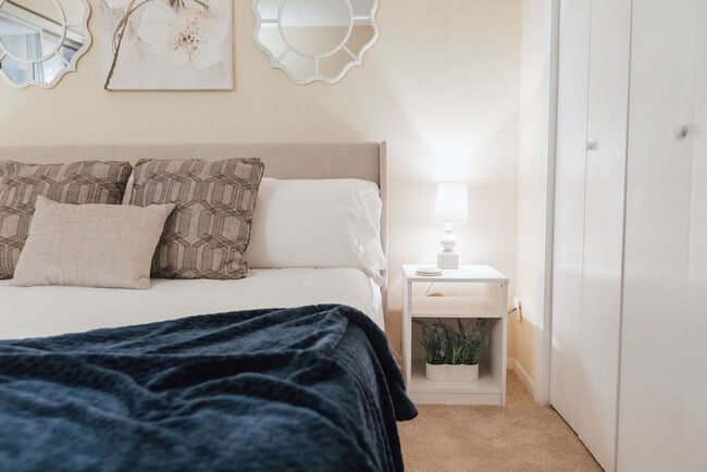 Building Photo - 722 Liberty Bell Blvd