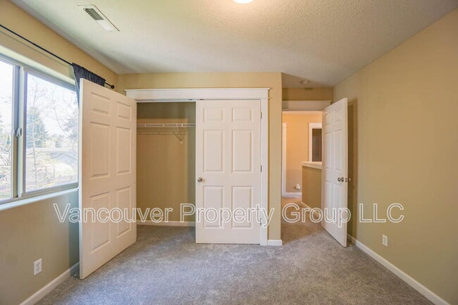 Building Photo - 2217 NE 94th Ct