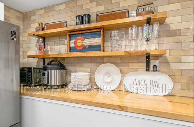 Building Photo - 840 Lemont Dr