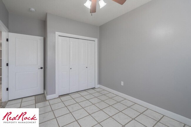 Building Photo - Ground-Level 2 Bedroom Condo. Pet Friendly!