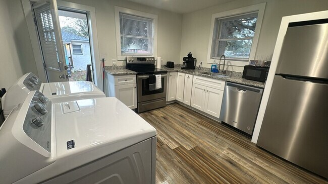 Building Photo - 403 Cedar Lane Rd