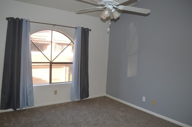 Primary bedroom - 5640 E Bell Rd