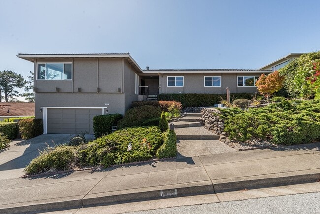 Primary Photo - Updated 4 Bed / 2.5 Ba Home in Millbrae Mi...
