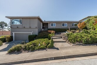 Building Photo - Updated 4 Bed / 2.5 Ba Home in Millbrae Mi...