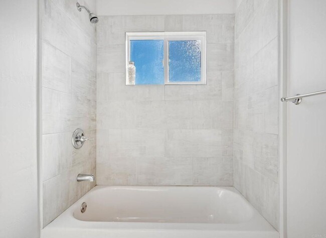 Building Photo - ***Gorgeous 5 bedroom, 3 bath Home in Imperial Beach