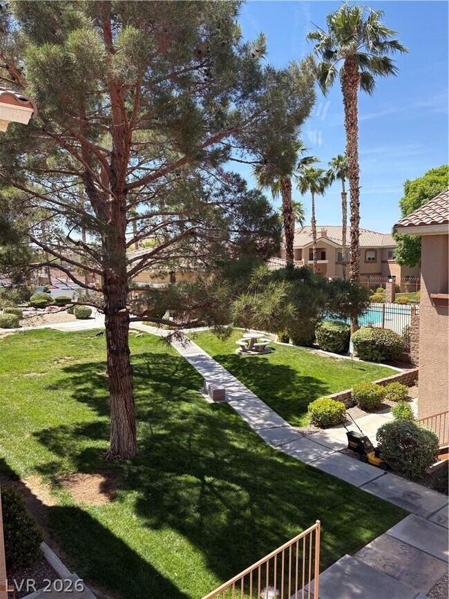 Building Photo - 1050 E Cactus Ave