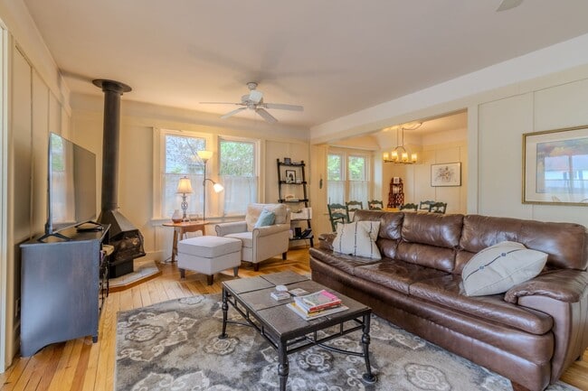 Building Photo - Fully-Furnished Retreat in the Heart of Su...