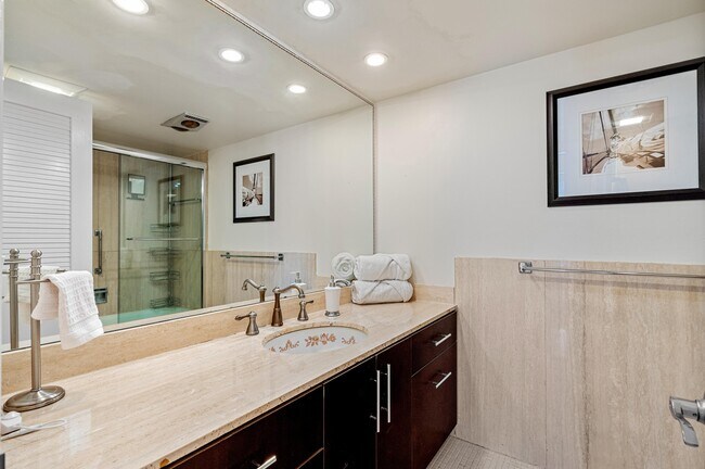 Building Photo - 2066 N Ocean Blvd