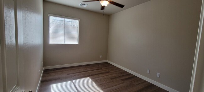 Building Photo - Unbelievable 3 bedroom 2 bath home in Peca...
