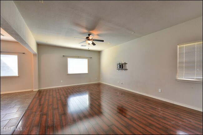Building Photo - 7528 Wolf Creek Dr