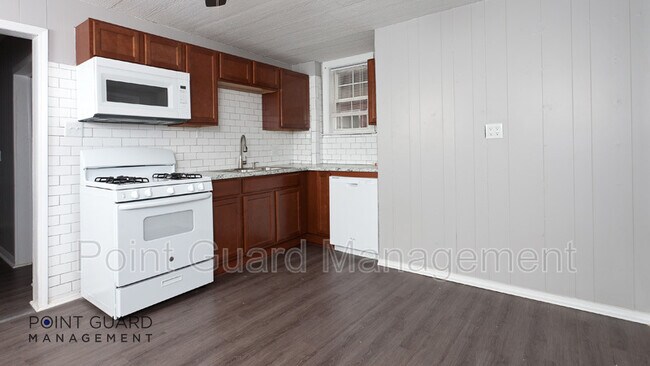 Building Photo - 226 S Millwood Ave