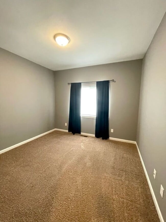 Building Photo - Beautiful 3 Bedroom Single Level home in SE Bend!