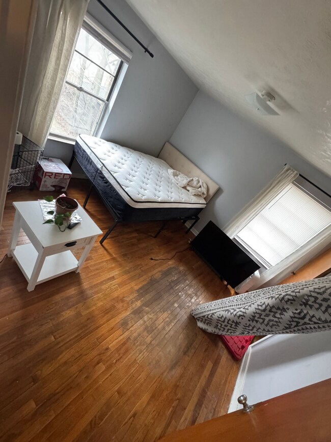 Building Photo - 1003 Ann St