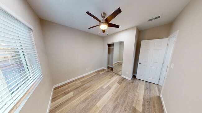 Building Photo - 4BD/2BA  with Large Upstairs Balcony! (Lease out, pending signatures. Check back in a few days!)