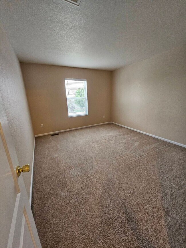 Building Photo - 3 Bedroom Home located in Fountain on Camp...