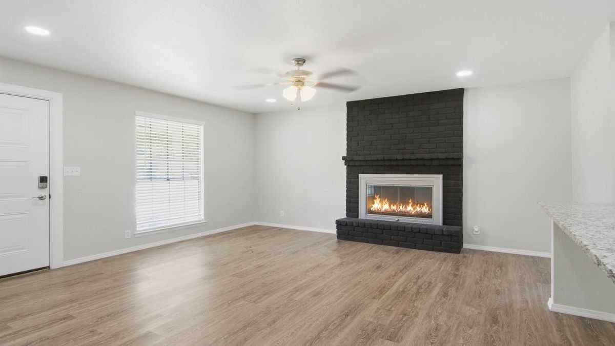 Building Photo - 7211 Glen Haven Dr