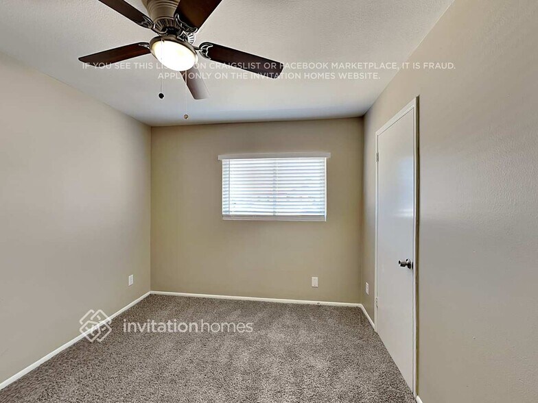 Building Photo - 4122 W Echo Ln