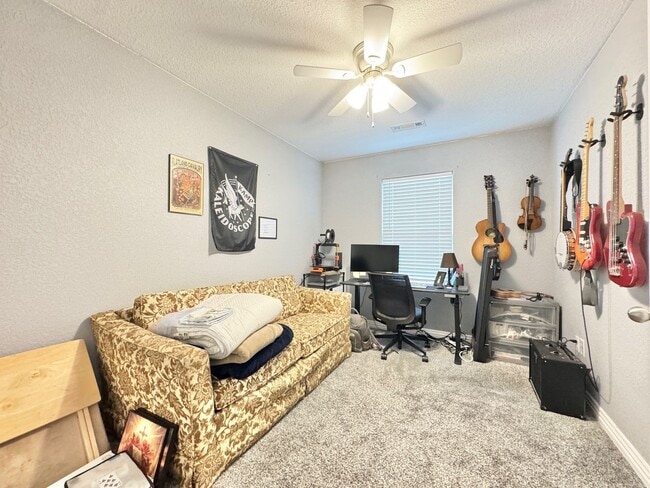 Building Photo - New 2 bedroom duplex, 2 car garage, quiet neighborhood, all appliances