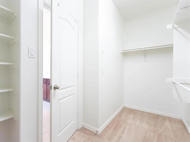 Building Photo - 2601 Sun Creek Dr