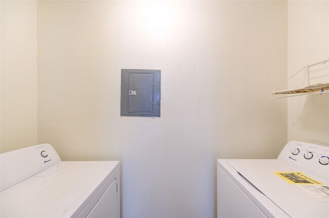 Building Photo - 6500 Sands Point Dr