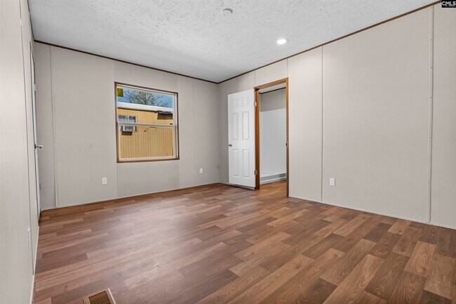 Building Photo - 600 Ermine Rd