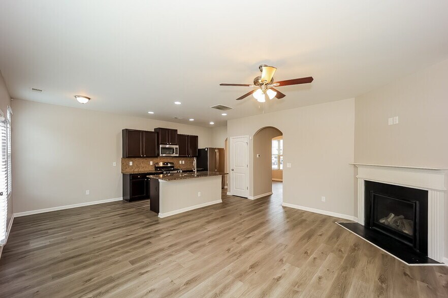 Building Photo - 5914 Grande River Rd