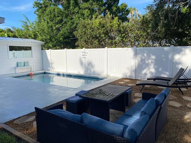 Building Photo - 1510 3rd Ct