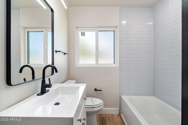 Building Photo - Updated Central Phoenix 3 bed, 2 bath with open layout, stainless steel appliances, and large irr...